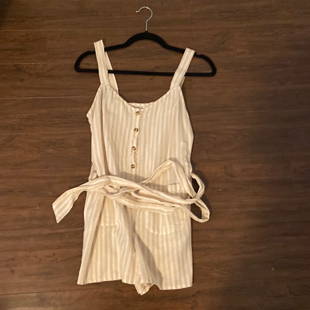 Billabong romper size xs